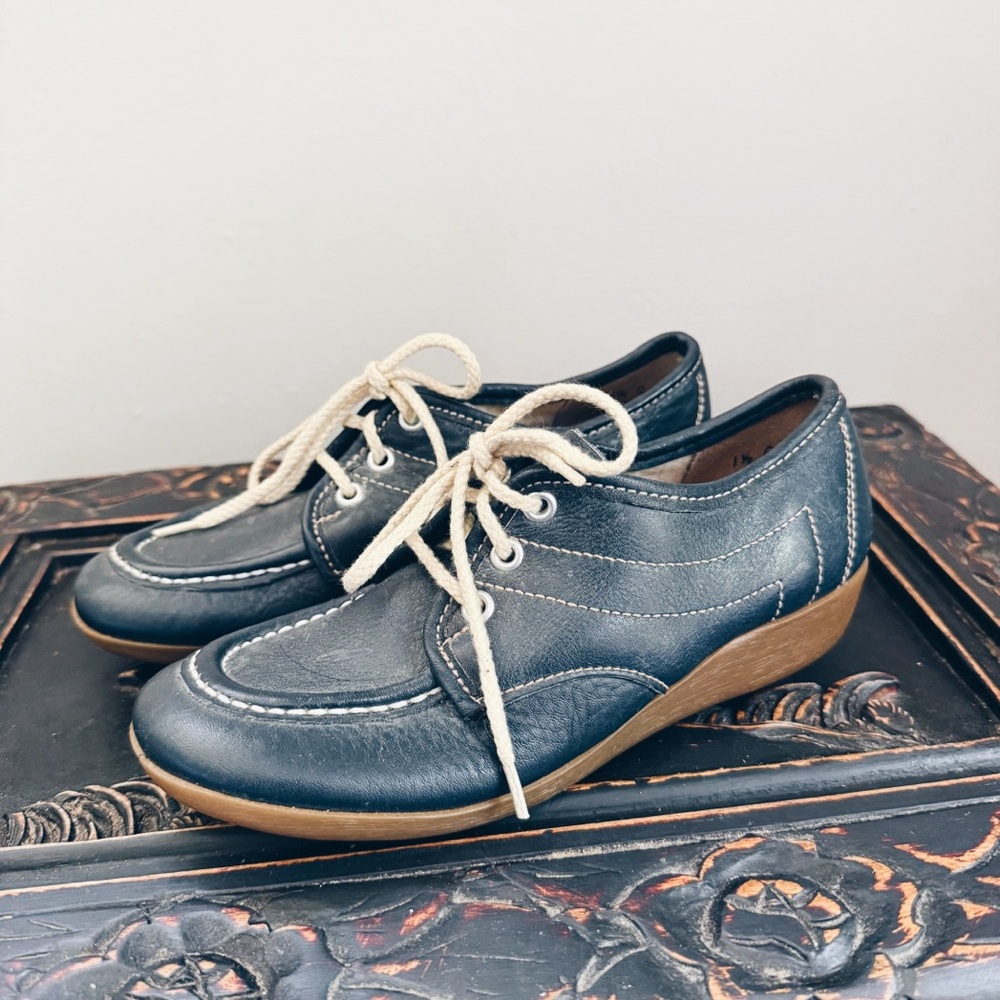 Vintage Stride Rite Stitched Leather Mini Wedge Sneakers 1.5 youth